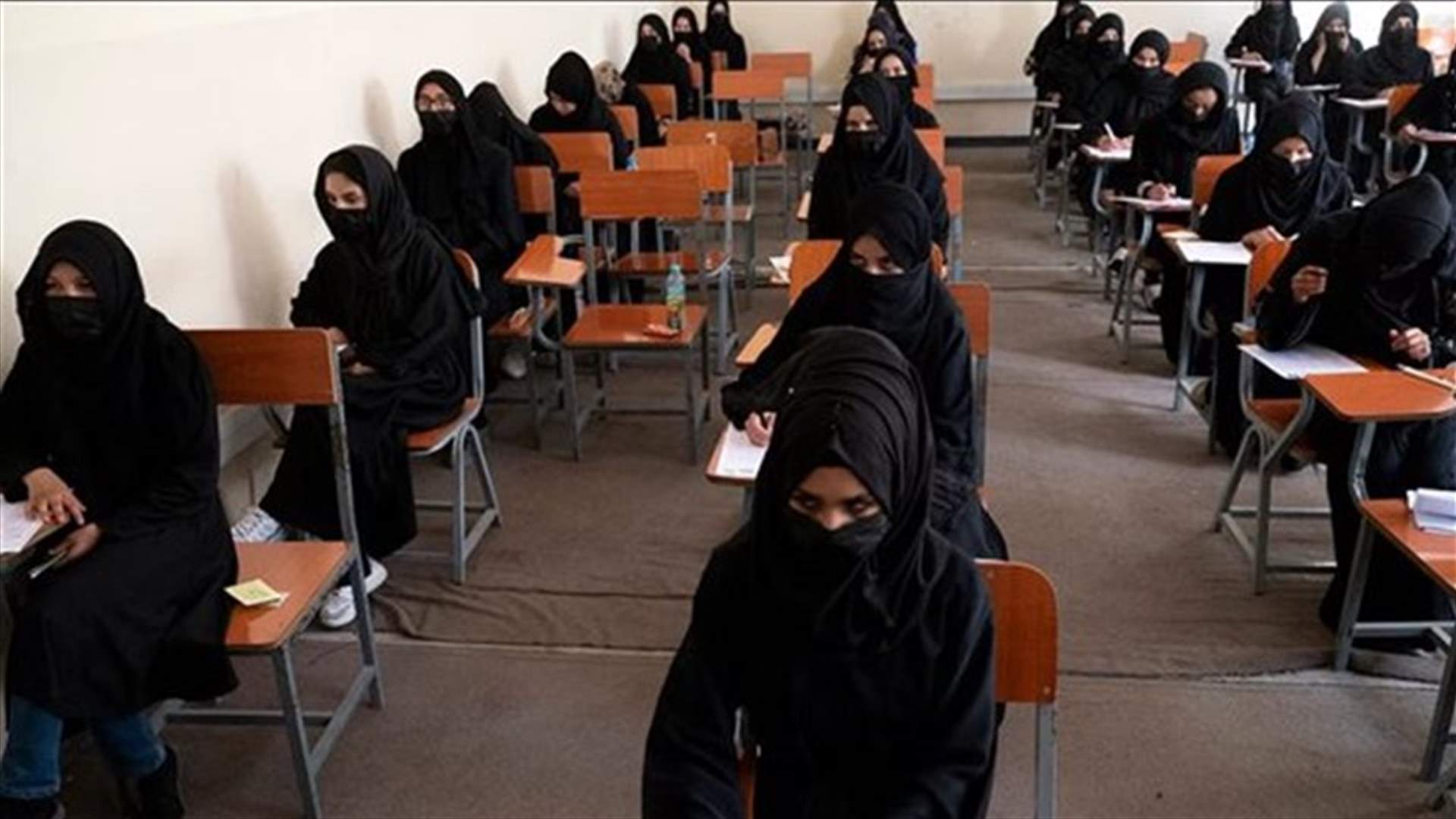 وزير في طالبان يبرّر استبعاد النساء من الجامعة بـ"عدم احترام قواعد اللباس"