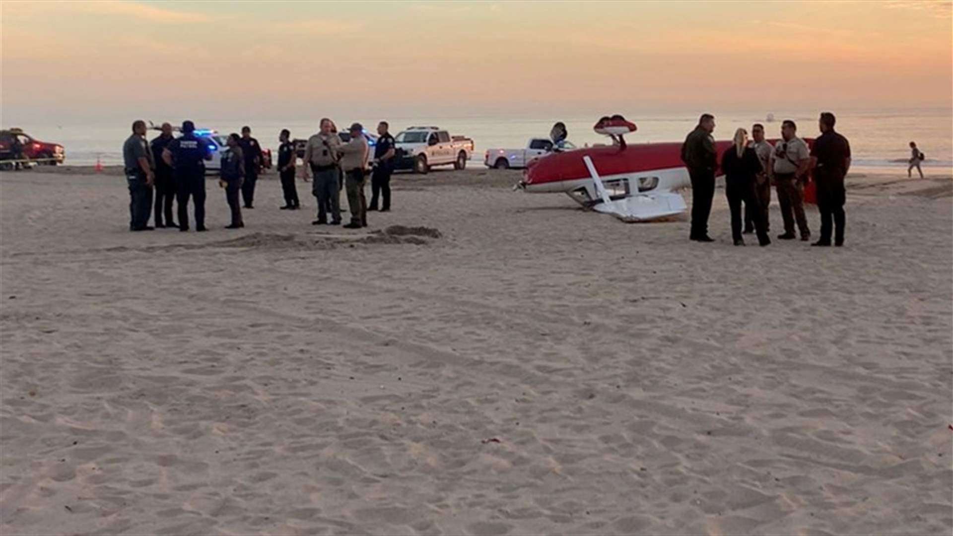 مقتل شخص في تحطم طائرة صغيرة على شاطىء في كاليفورنيا