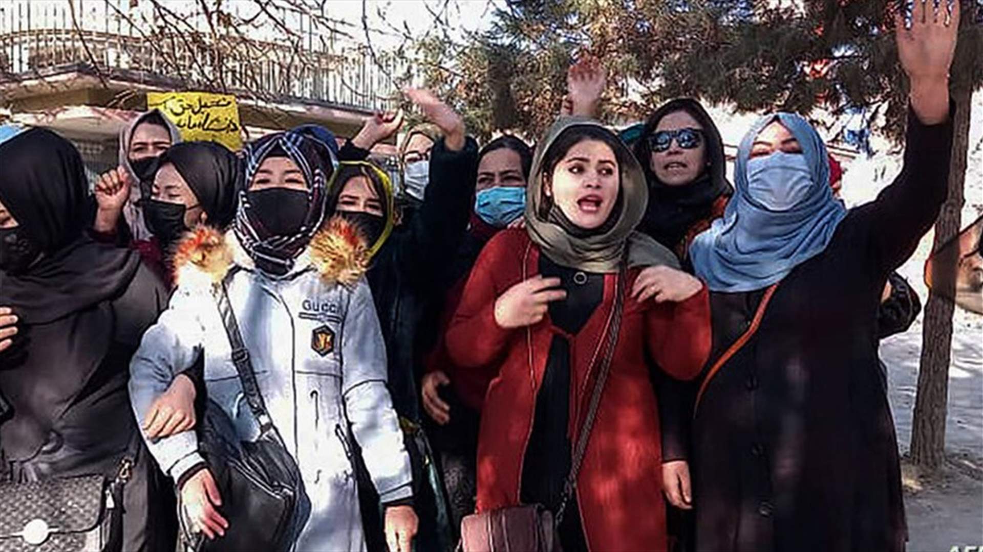 ثلاث منظمات أجنبية غير حكومية تعلّق عملها في أفغانستان بعد قرار طالبان حظر عمل النساء فيها