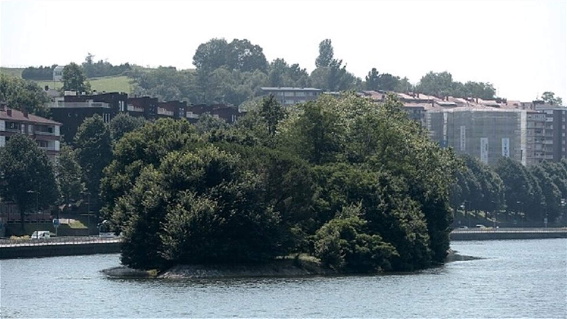 مصرع أربعة اشخاص إثر سقوط حافلة في نهر في شمال غرب اسبانيا