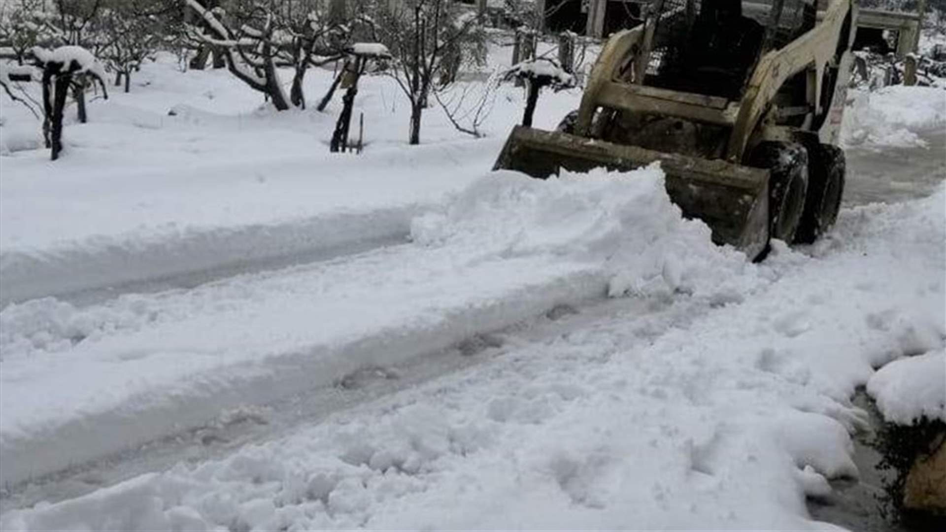 هذه الطرقات المقطوعة بسبب تراكم الثلوج...