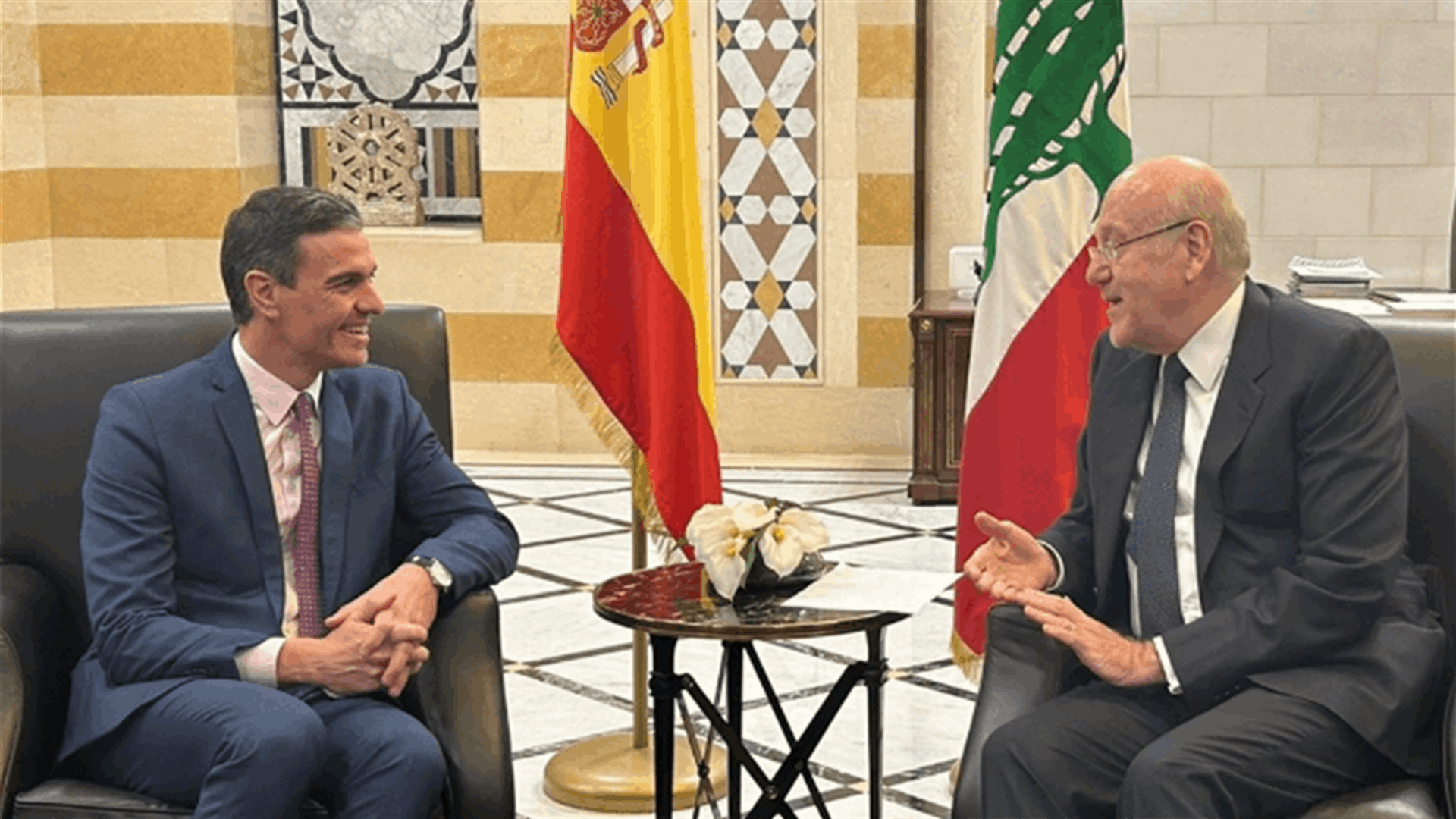 ميقاتي يلتقي رئيس وزراء اسبانيا: لن تتوانى عن القيام بواجباتنا لمعرفة هوية مطلقي النار على آلية اليونيفيل