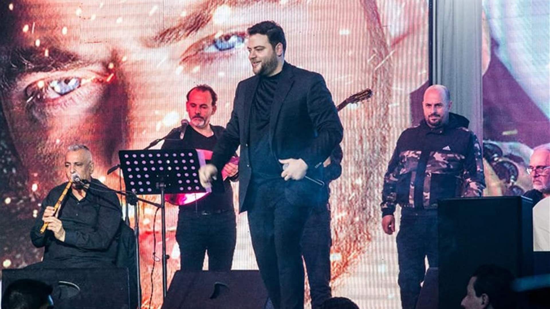 عامر زيان أشعل حماس الجمهور ليلة رأس السنة في لبنان... وحفل جديد مع وائل جسار