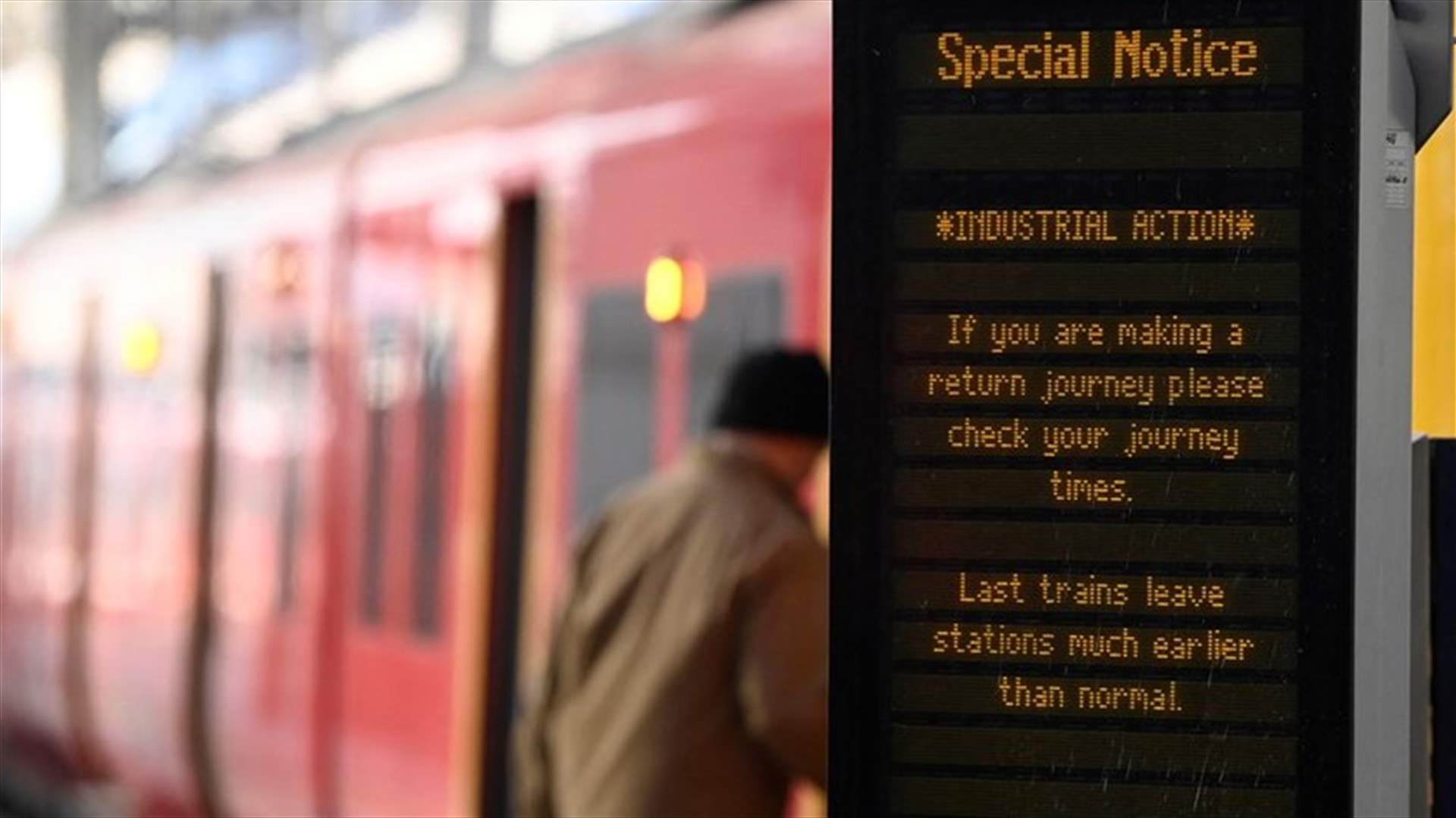 British rail workers start New Year with week-long strike