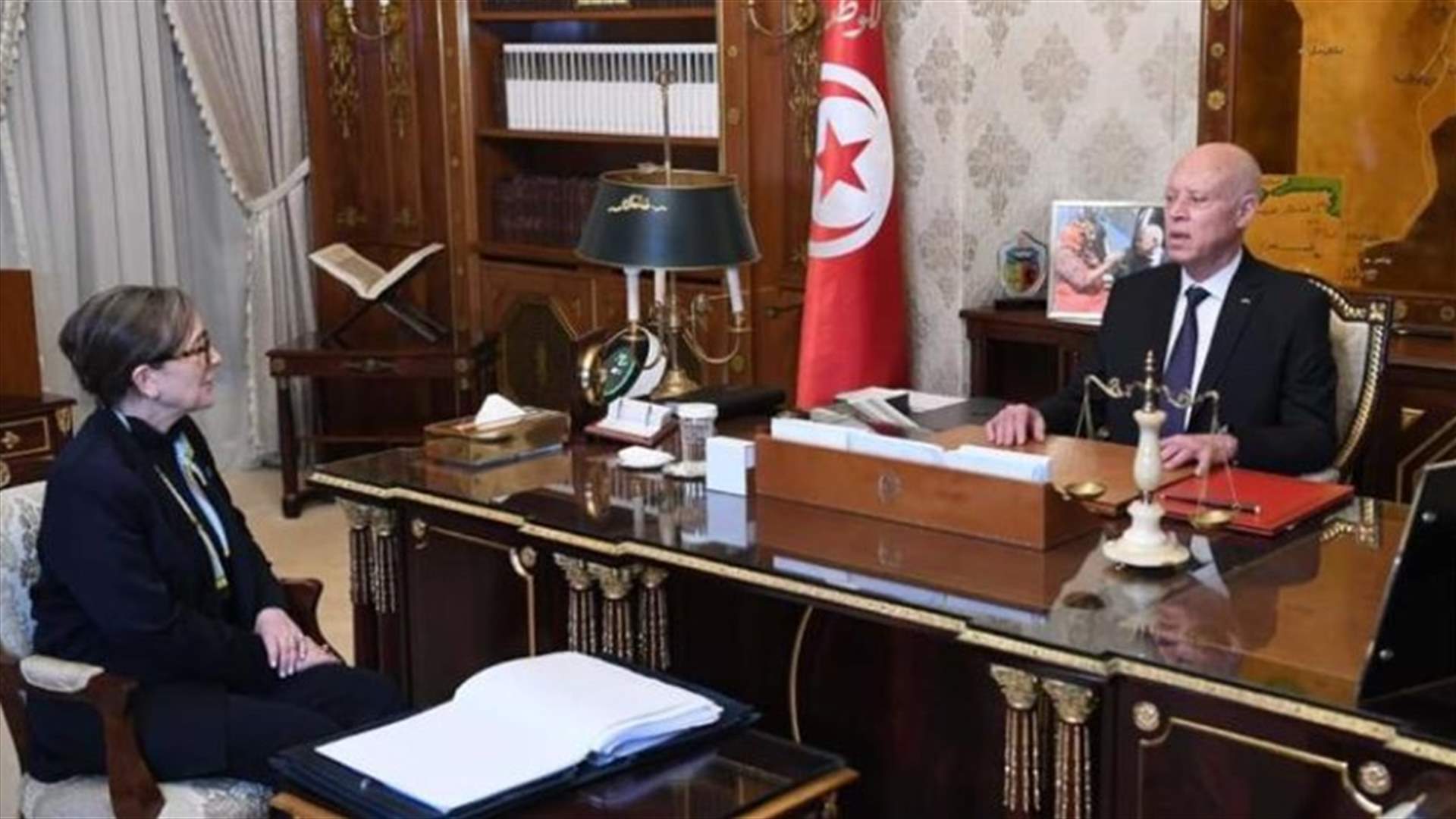 الرئيس التونسي يقيل وزيرة التجارة ووالي صفاقس