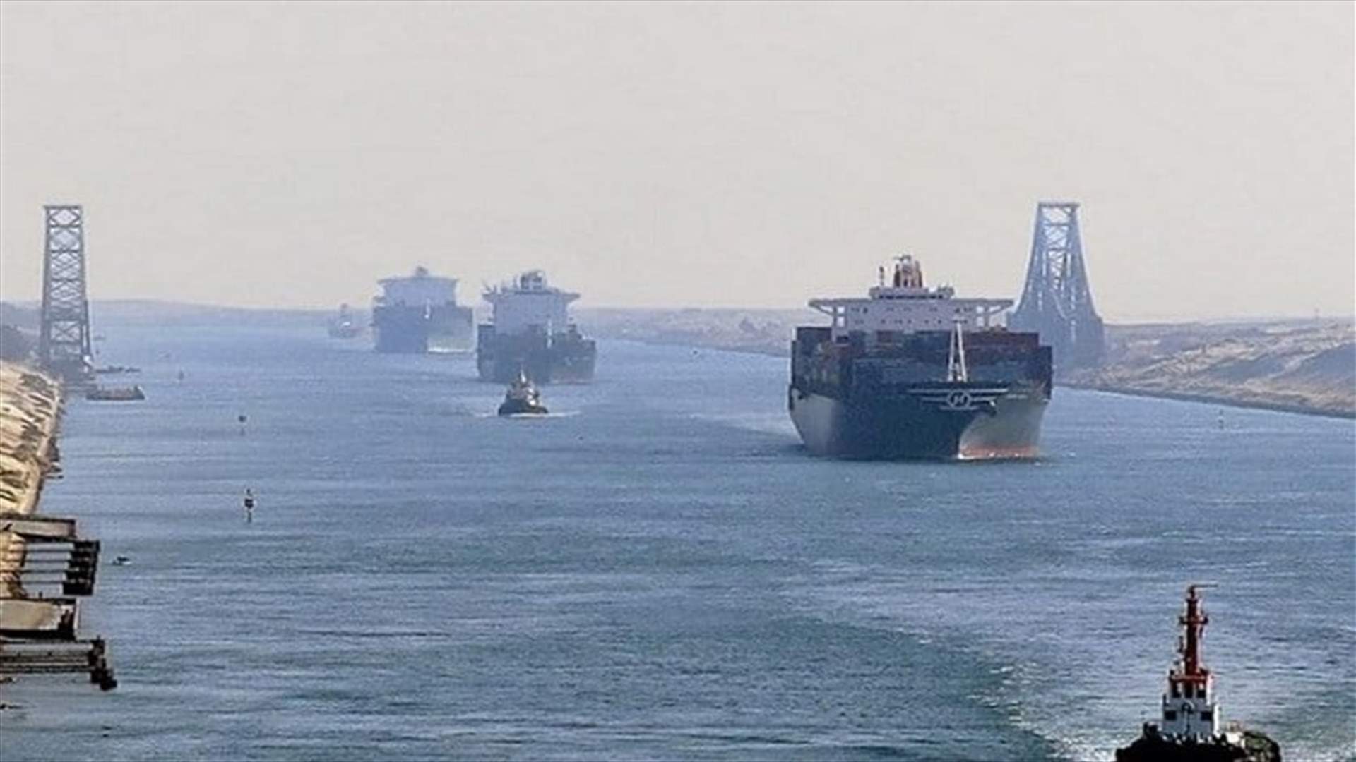 جنوح سفينة شحن في قناة السويس