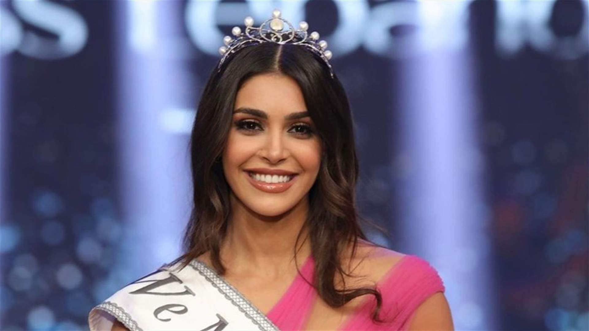 بعد تتويجها ملكة جمال لبنان... &quot;الكون&quot; ينتظر ياسمينا زيتون وهكذا تزيدون حظوظها بالفوز!