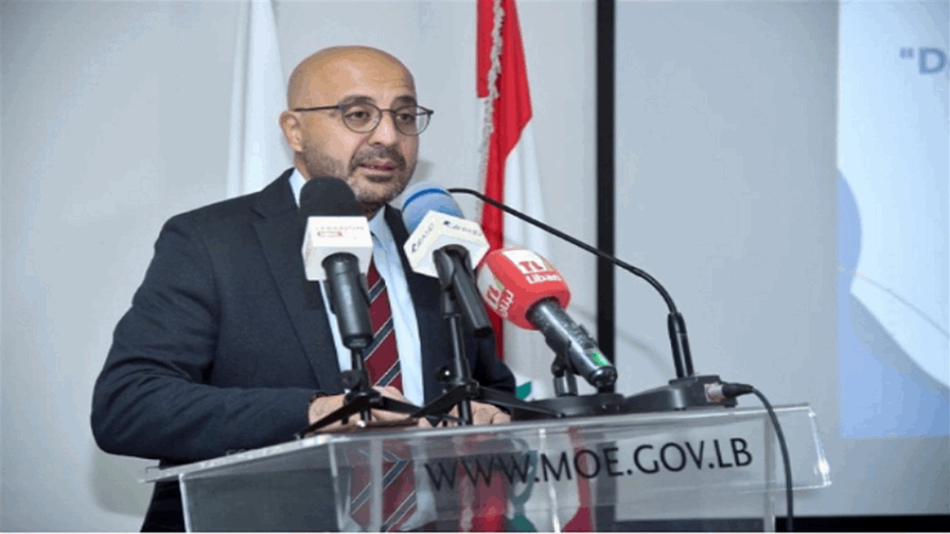 اطلاق حملة لإعادة استخدام وتدوير النظارات الطبية في وزارة البيئة
