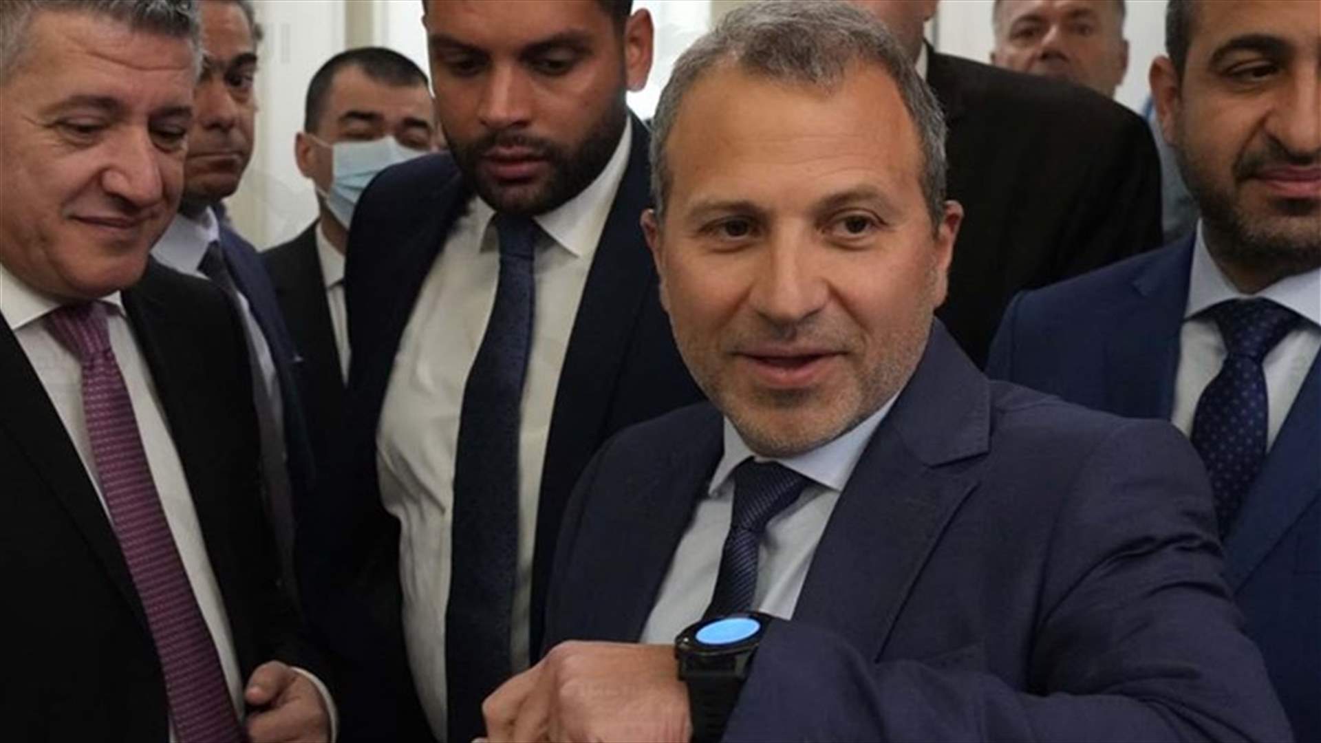 لقاء قريب بين باسيل وصفا.. التيار: عودة إلى الورقة البيضاء ورئيس يقبل به الحزب (الأخبار)