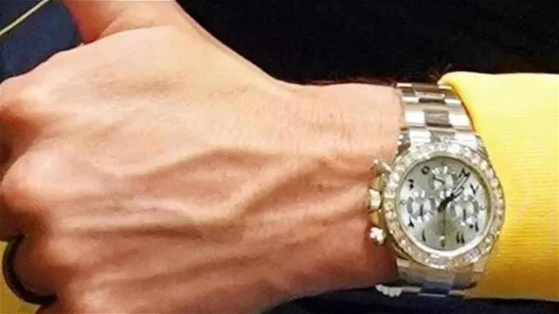 كريستيانو رونالدو يرتدي ساعة بأرقام عربية... وهذا سعرها!