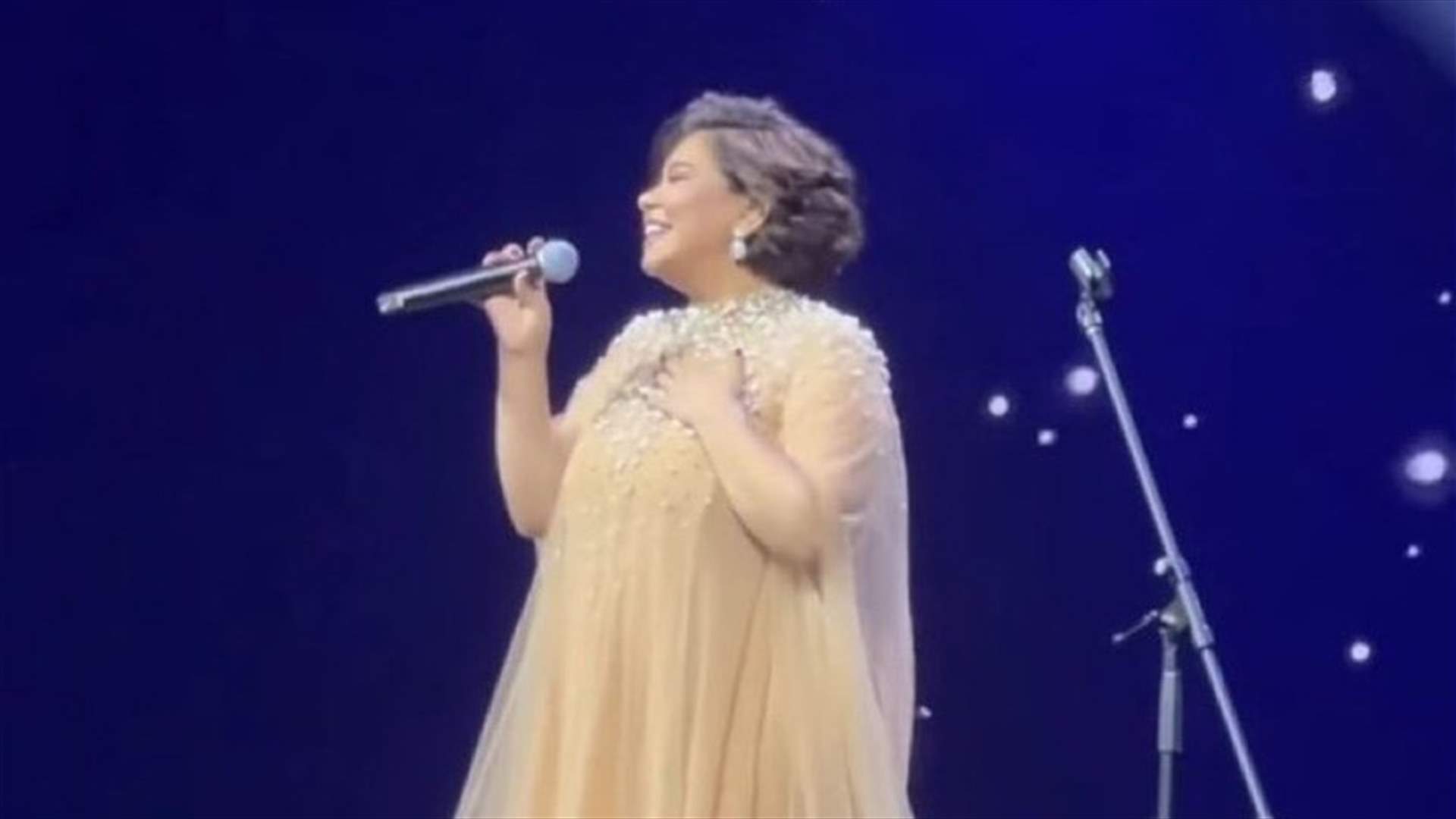 حفل ضخم لشيرين عبد الوهاب في الكويت... ورسالة إلى الجيش اللبناني: "حذاؤه على دماغي من فوق" (فيديو)