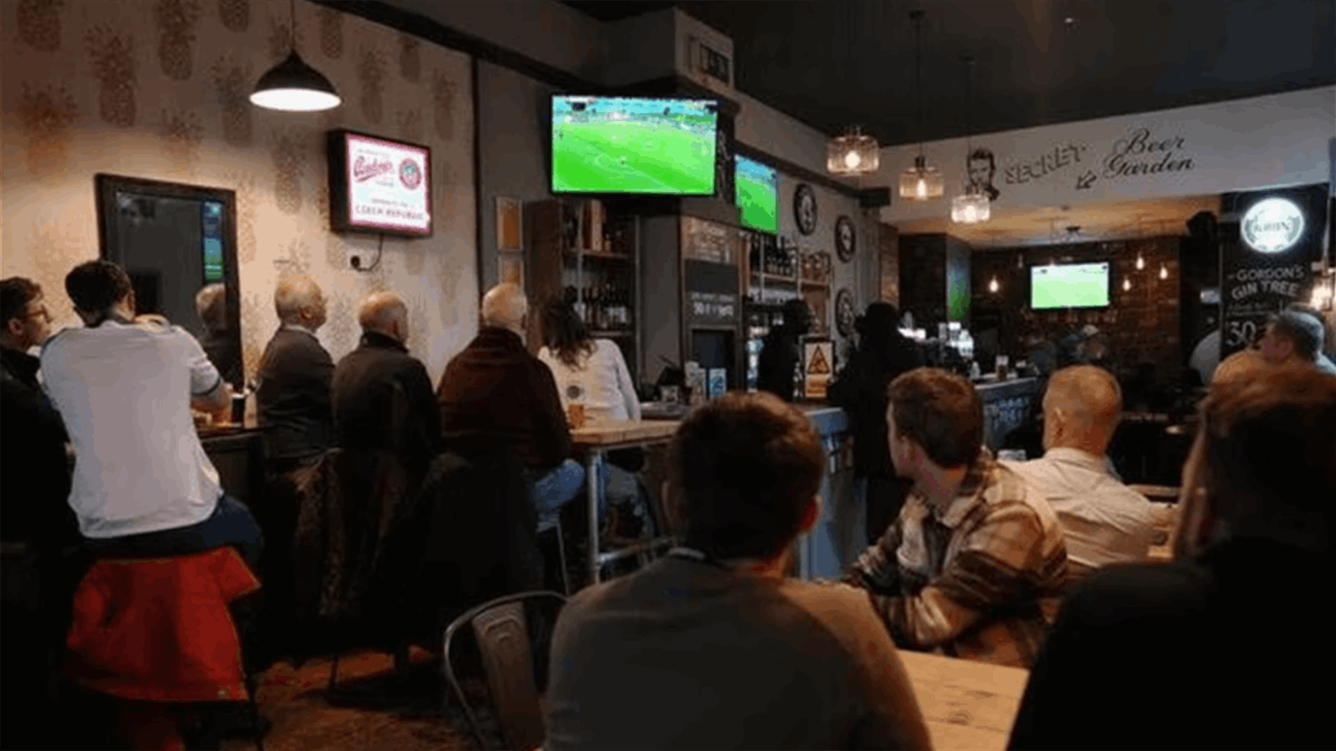 World Cup drinkers boost UK GDP, easing recession risk