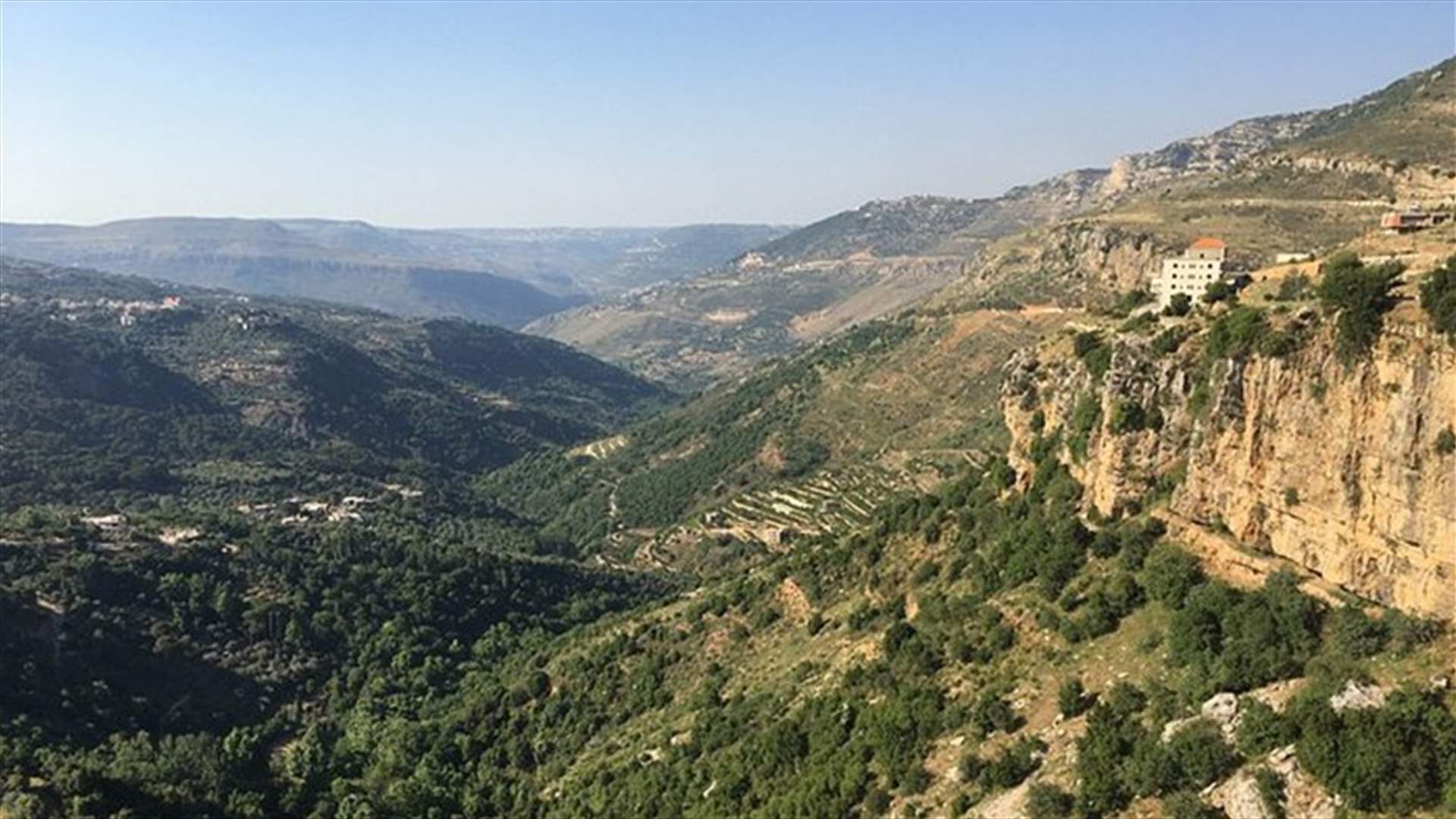 قرى في منطقة جزين معزولة عن الشبكة المغذية بالكهرباء... والسبب؟