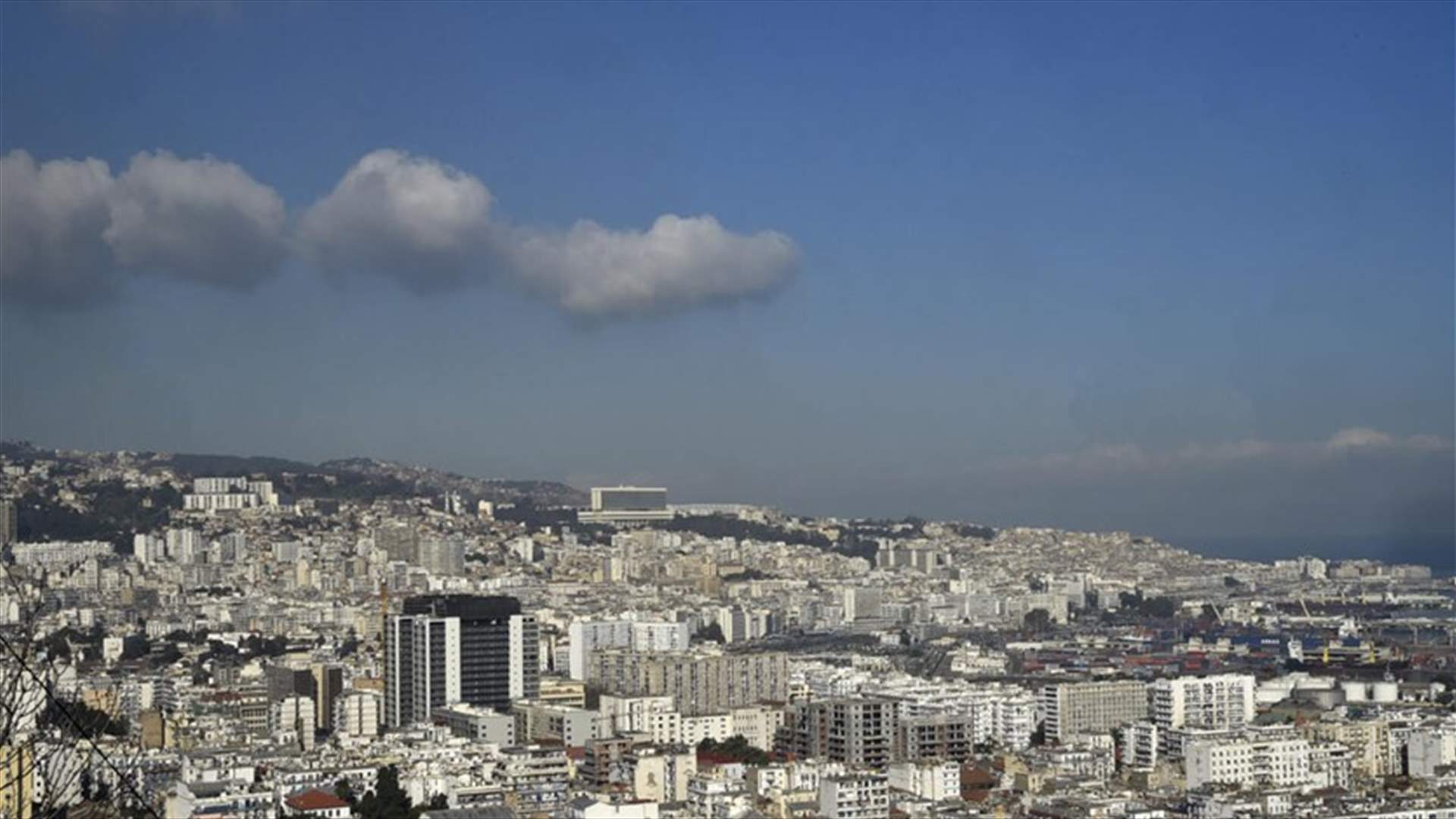 بعد تنشقهم أحادي أكسيد الكربون... وفاة 6 أفراد من عائلة واحدة في الجزائر
