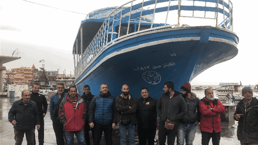 إعتصام لاصحاب مراكب الرحلات البحرية في صور احتجاجا على قرار رفع الرسوم على المراكب