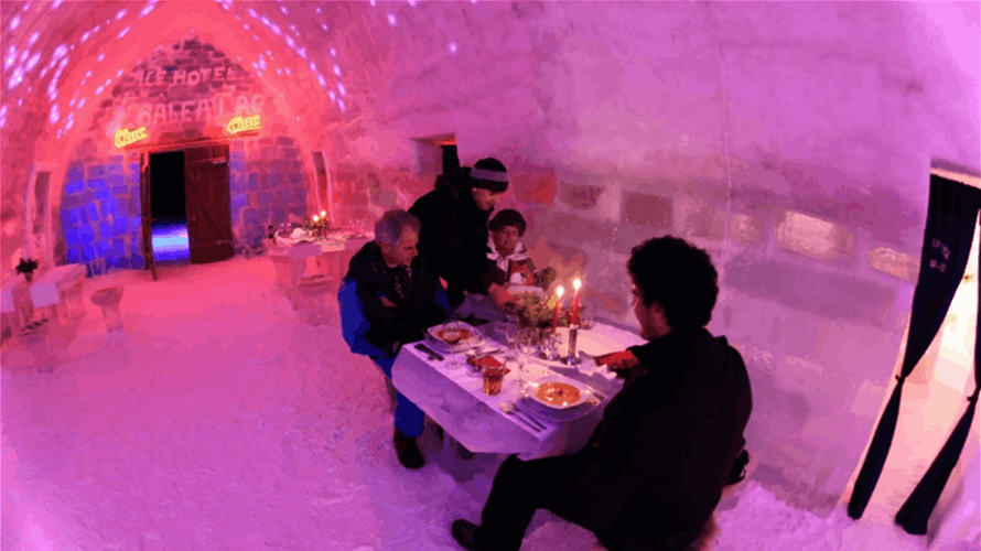 مغامرة سياحية في رومانيا... فندق "جليدي" يستقطب الآلاف من الزوار (صور)