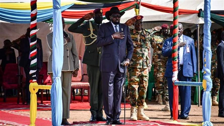 "بقعة على بنطاله"...رئيس جنوب السودان يتعرّض لموقف حرج