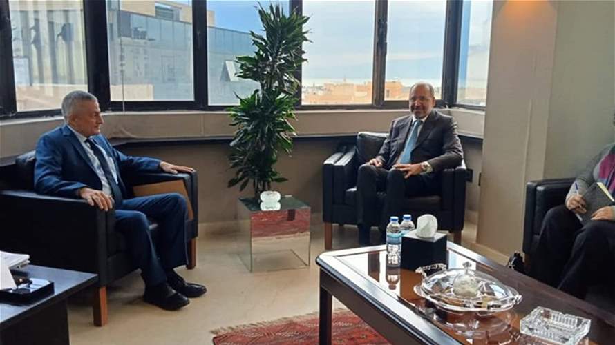 وزير المالية: لاستقطاب الموارد البشرية الكفوءة التي هجرت البلد