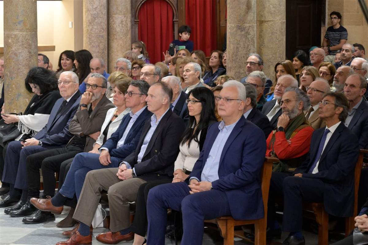 المايسترو العالمي شومان قائد الأوركسترا الفلهارمونية وعازفة البيانو بيريزوفسكي يحلقان في فضاء بيروت (صور)