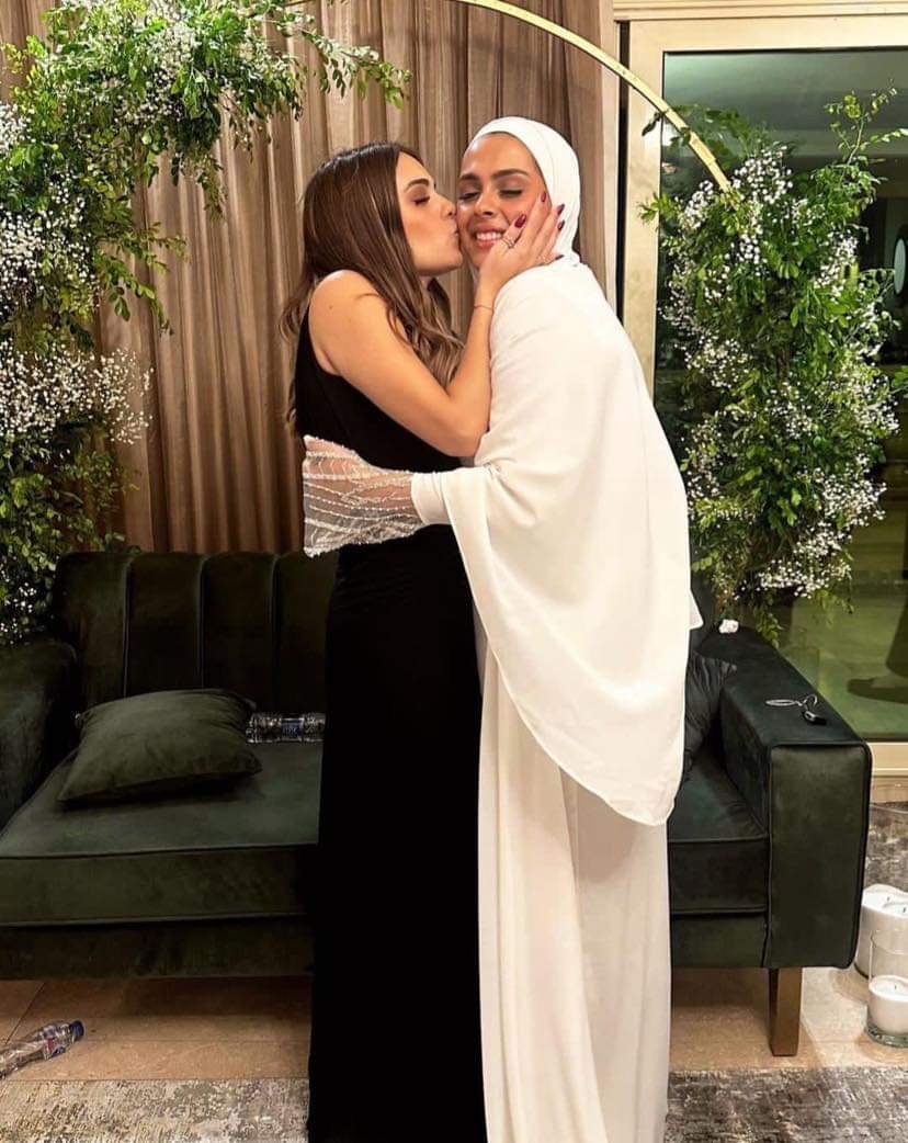 محمد هنيدي يحتفل بخطوبة ابنته... جمالها حديث المتابعين! (صور)