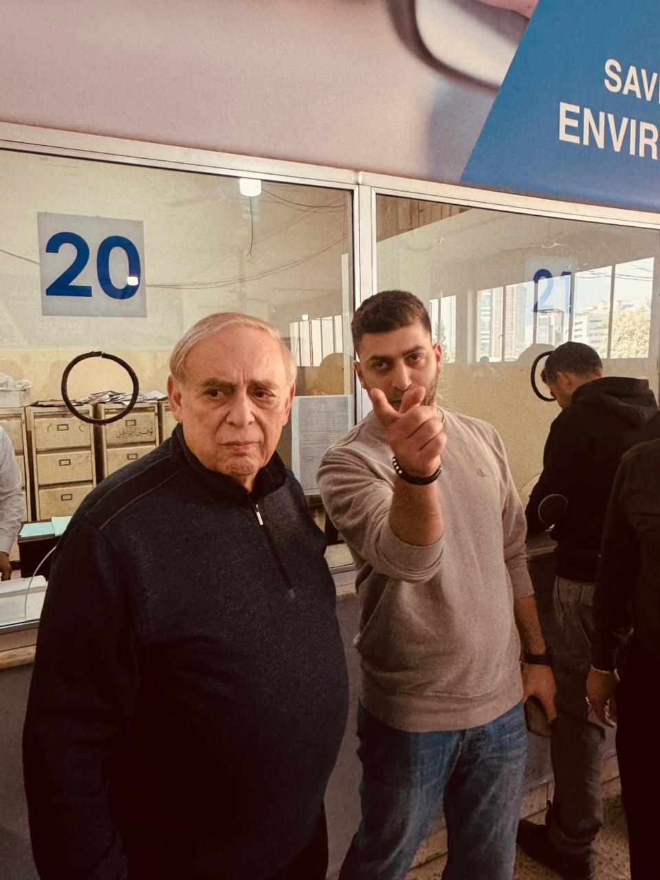 ExtImage 1350436 986137728