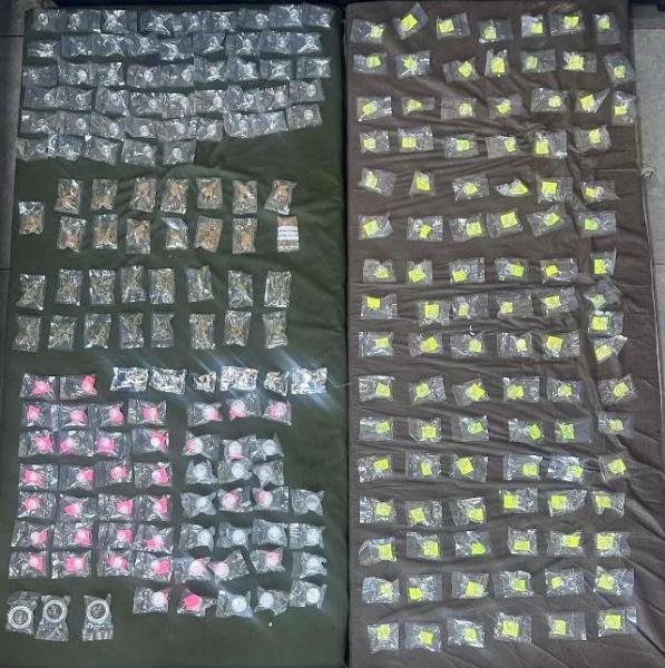 ترجلا من الفان وهربا قبل الوصول الى الحاجز...وعناصر ضهر البيدر توقف أحدهما