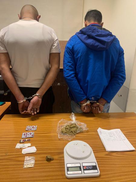 ترأس عصابة لترويج المخدرات في صور... وشعبة المعلومات تلقي القبض عليه وعلى أحد زبائنه