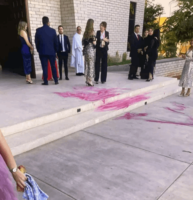 عائلته حاولت إفساد زواجه لأن حبيبته فقيرة... ما فعلوه يوم الزفاف لا يصدق: بقع حمراء وشرطة ومخدرات وهذه التفاصيل! (صور)