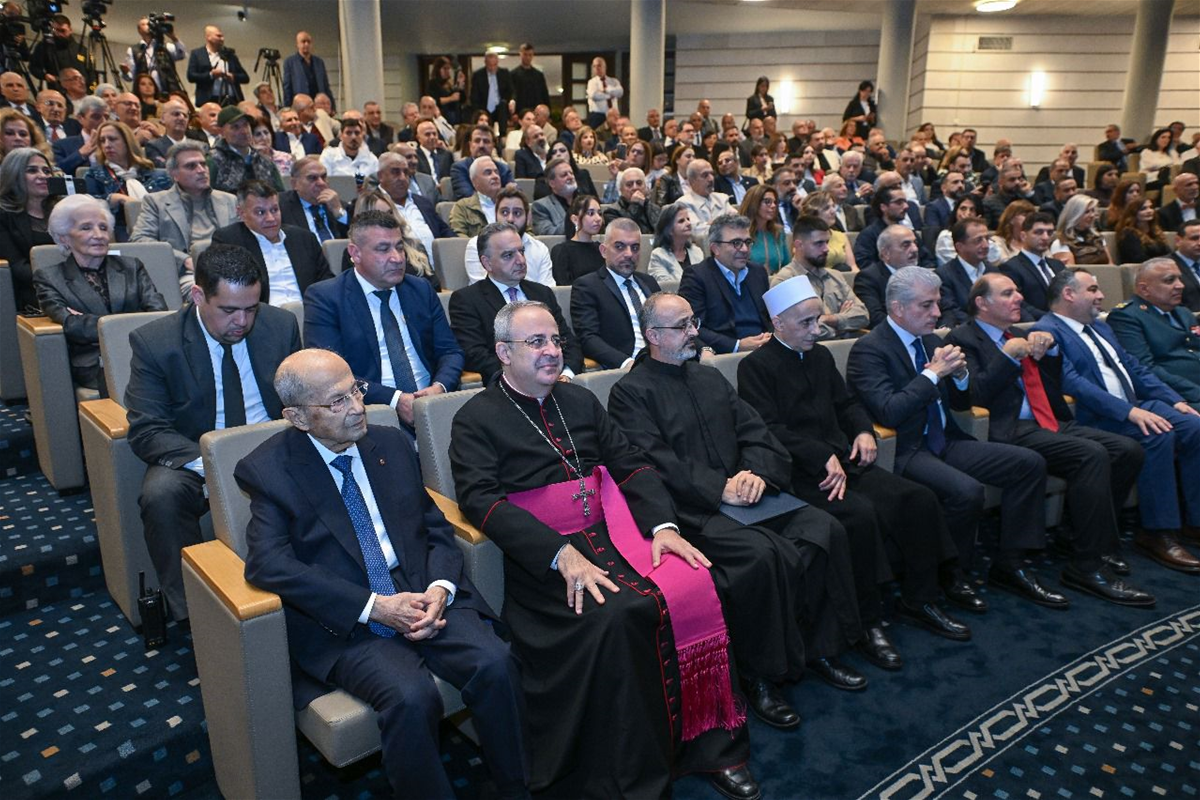 تكريم الشاعر موسى زغيب بوسام الاستحقاق اللبنانيّ الفضي 2 ExtImage 1832996 682936896