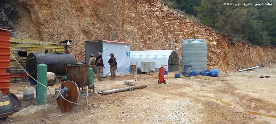 دهم منازل ومستودعات في بلدة اليمونة - البقاع... وضبط معمل لتصنيع المخدرات (صور)