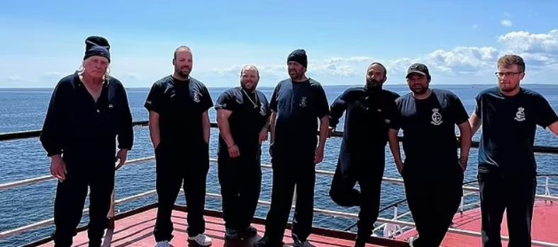 بعد أن فقد أثرها في البحر لأيام... مصير صادم ومميز لمجموعة من الصيادين! (صور)