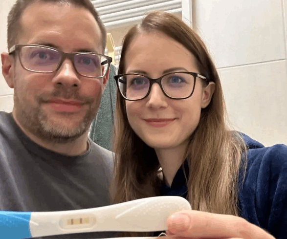 ولدت برحمين ومهبلين وعانت الأمرين في حياتها... سيدة تحقق حلمها وتنجب طفلة بعد معاناة طويلة! (صور)