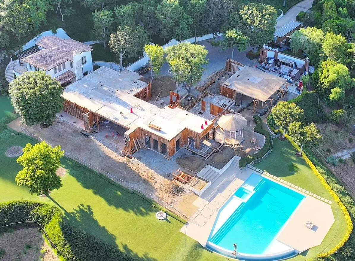 قيمته أكثر من 50 مليون دولار... أديل تعيد بناء منزلها الجديد: لن تصدقوا ممن اشترته (صور)