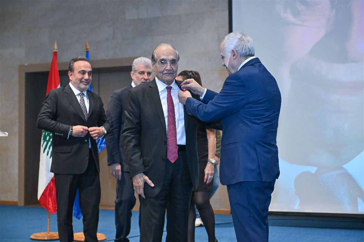 تكريم الشاعر موسى زغيب بوسام الاستحقاق اللبنانيّ الفضي 7 ExtImage 2357167 231346480