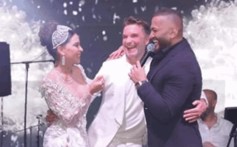 بعد أن خرج فجأة من خلف مرآتها... ماذا قال تامر حسني حول مفاجأته للعروس التونسية بيوم زفافها! (فيديو)