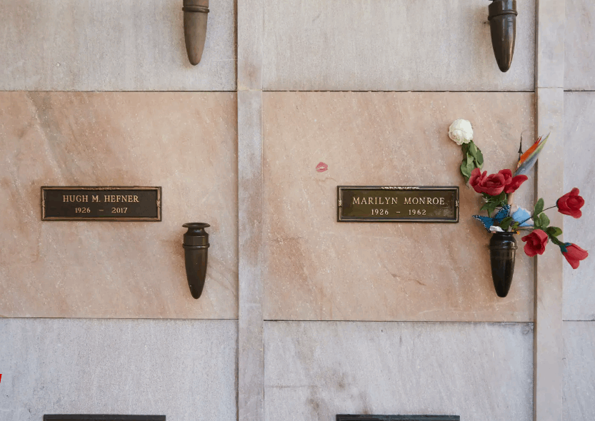  مقبرة تستحق الموت من أجلها ... سرداب معروض للبيع قد يصل سعره الى 400 ألف دولار والسبب: مارلين مونرو! (صور)