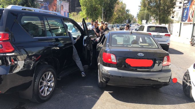 التحكم المروري: اصطدام بين مركبتين على تقاطع غاليري سمعان ودراج من مفرزة سير بعبدا يعمل على المعالجة