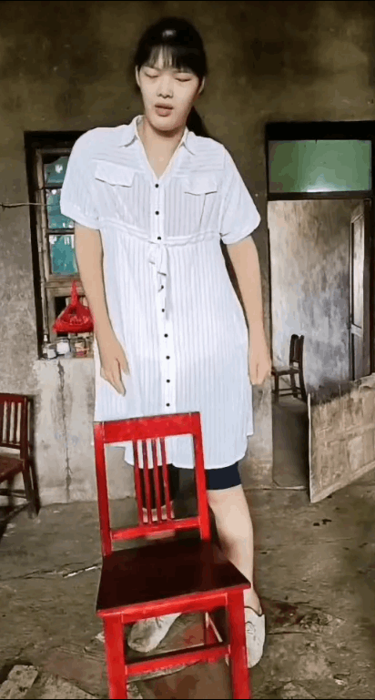 وفاة أطول امرأة في العالم ... العملاقة رحلت عن عمر 23 سنة والسبب: ظروف غير عادية ؟! (صور)