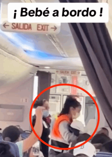  إنزال جوي من نوع آخر ... أنجبت طفلها على متن الطائرة والهدية التي منتحتها شركة الطيران للطفل مميزة جدا! (صور)