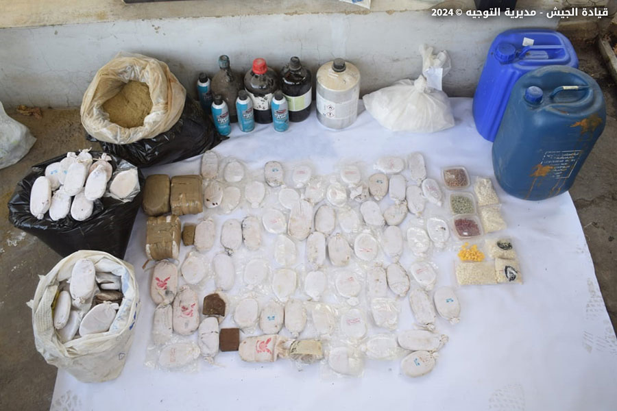 الجيش: دهم منازل مطلوبين في حي الشراونة - بعلبك