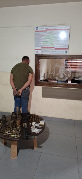 دخل الى أحد المعامل في زحلة وبحوزته سلاح حربي... وشعبة المعلومات توقفه بالجرم المشهود