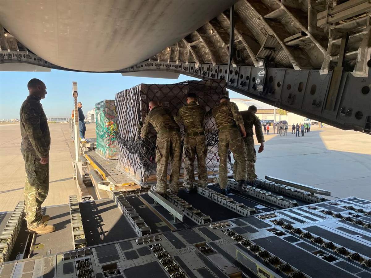 سلاح الجو الملكي البريطاني ينقل إمدادات غذائية وطبية حيوية للجيش: القوة الشرعية الوحيدة للدولة اللبنانية