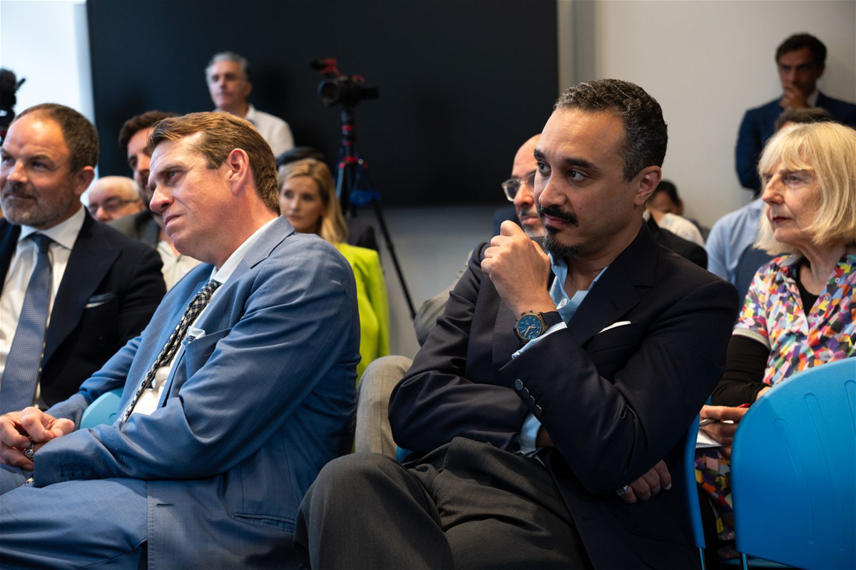 ندوة في رابطة المؤلفين البريطانية عن كتاب الصحافي السعودي فيصل عباس