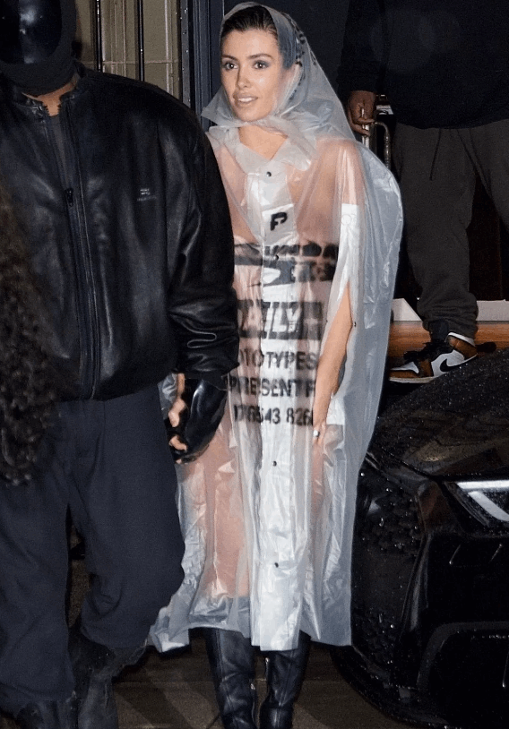 بعد أن أطلت عارية تحت معطف شفاف مع زوجها كاني ويست المقنع... مخاوف على سلامة بيانكا: إنها بحاجة إلى الإنقاذ! (صور)