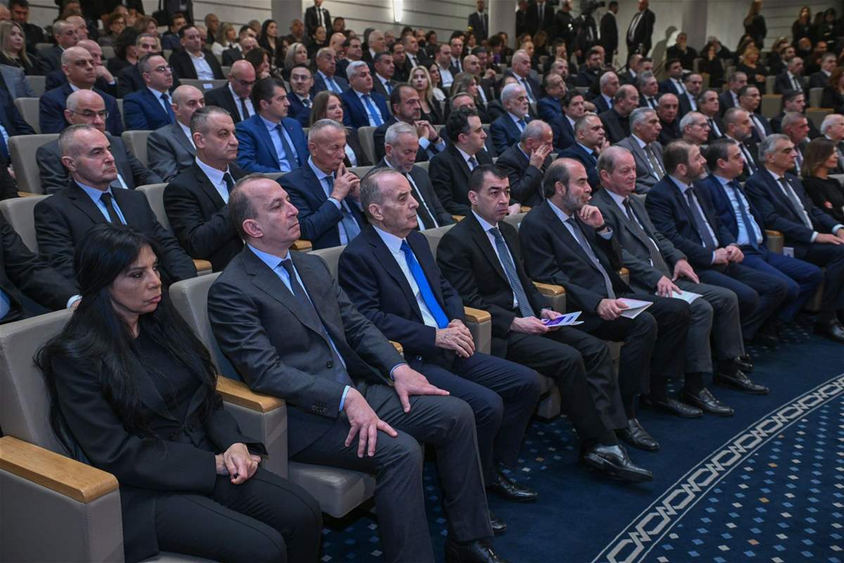 ExtImage 3996353 1123772032