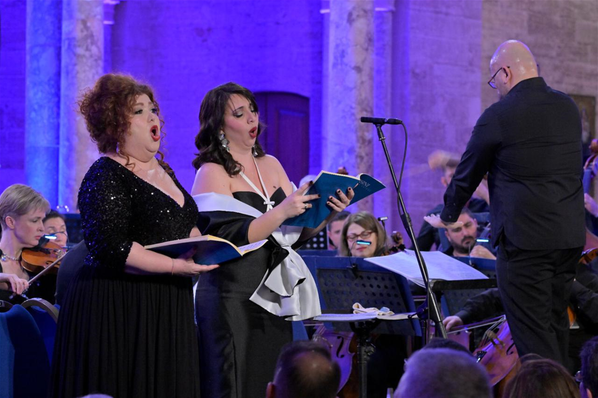 تحفة روسيني الخالدة القداس الصغير المهيب ... في حفلة للأوركسترا الفلهارمونية وجوقة الجامعة الأنطونية برعاية ميقاتي (صور)