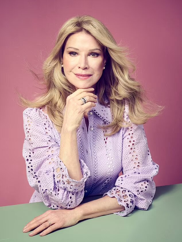 بعد إنفاقها مبلغ خيالي... سبعينية تخضع لعدد هائل من عمليات التجميل والنتيجة مذهلة! (صور)