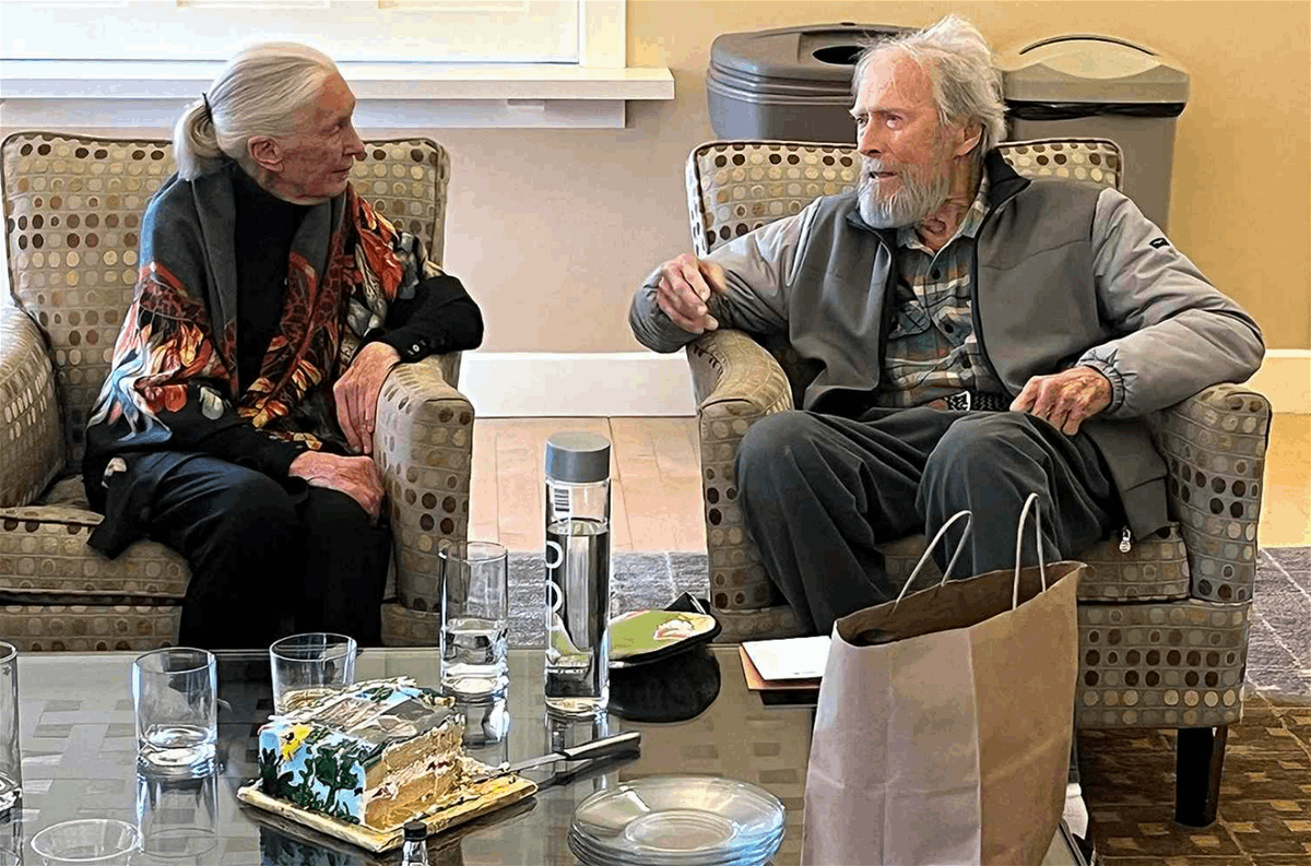 ظهور نادر للأسطورة كلينت إيستوود... لن تصدقوا كيف أصبح في سن الـ94! (صور)