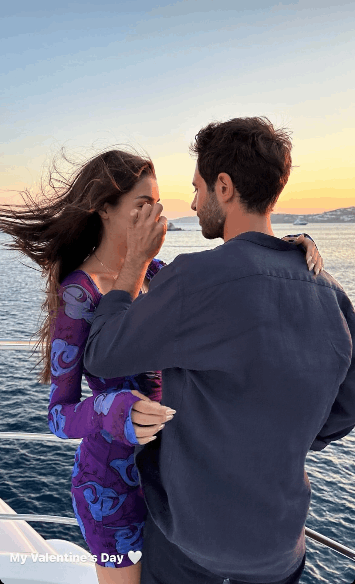 هاندي ارتشيل تعايد حبيبها في عيد الحب... هل من زواج مرتقب؟ (صور)