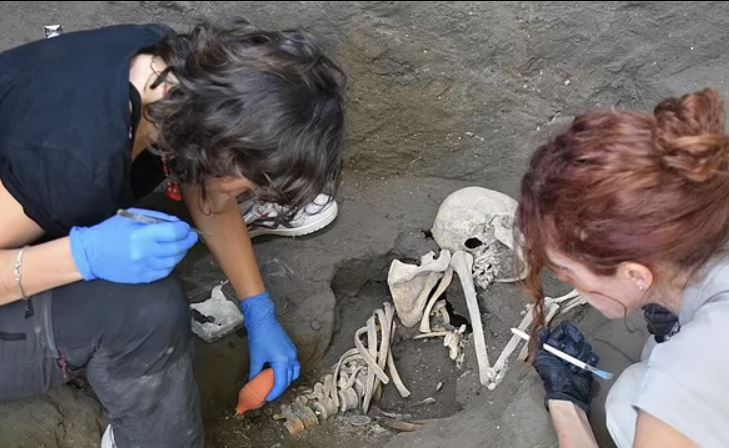 بعد مرور ألفي سنة على وفاتهما... العثور على بقايا بشرية وثروات مادية قد تكشف أمورا تاريخية مهمة! (صور)
